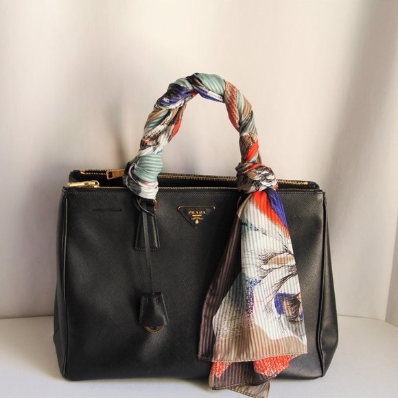 New & Tag Vince Camuto Long Rectangle Flower Scarf - Picture 13 of 14